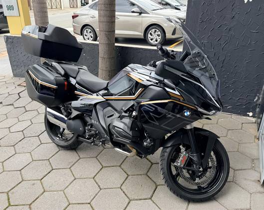 BMW R 1300 RT TRIPLE BLACK BMW R 1300 RT TRIPLE BLACK